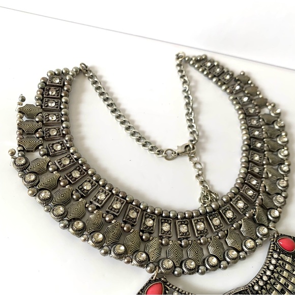 Huge statement bib necklace - Picture 3 of 3